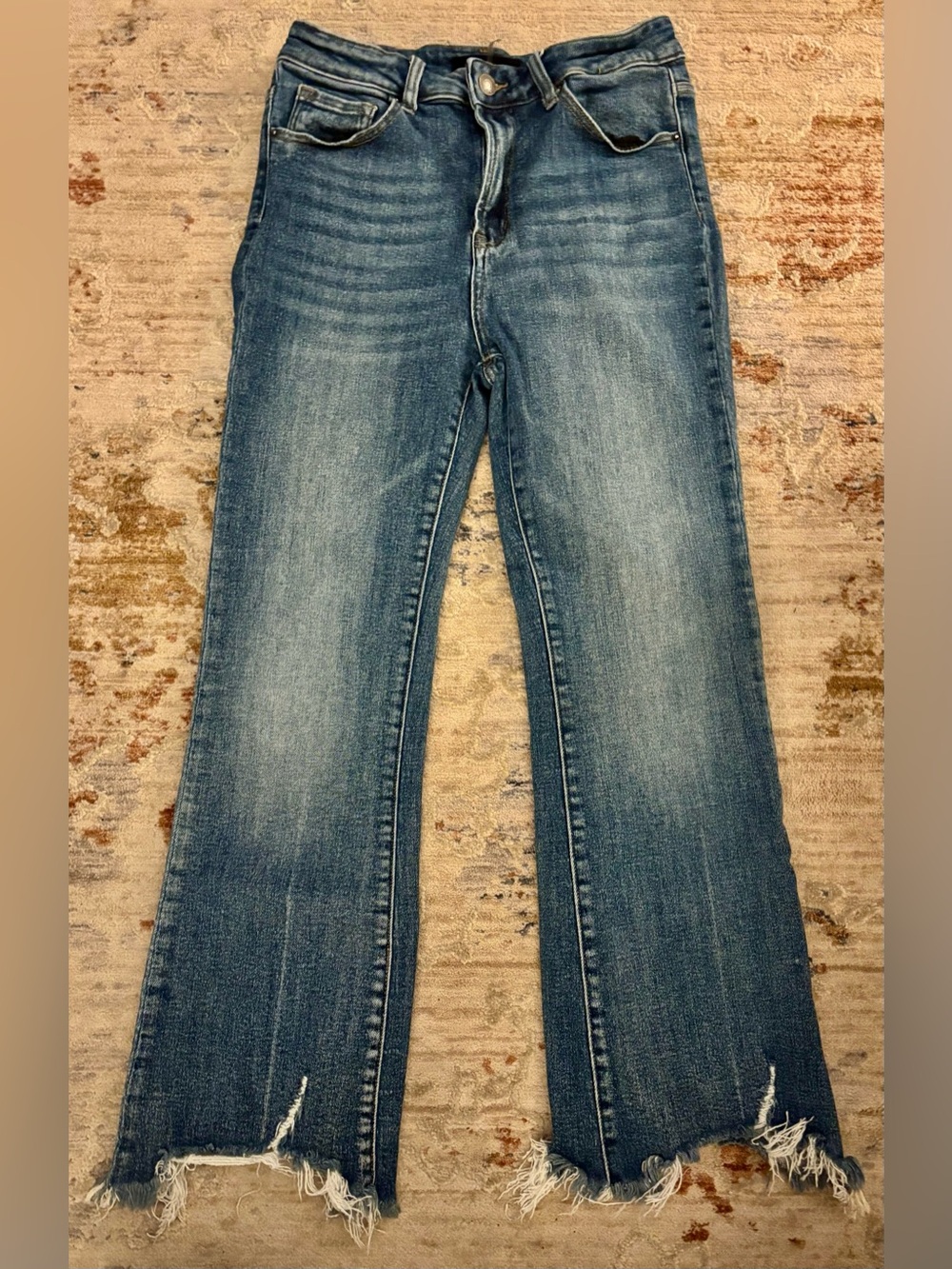 Risen Cropped Fray Jeans